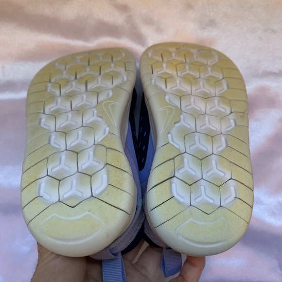 Nike Free Run Toddler Size 9C Velcro Style Sneaker - Picture 3 of 8